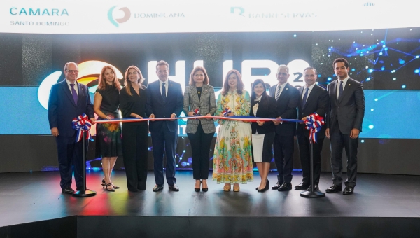 Fabricio Gómez Mazara asiste acto  VI edición HUB Cámara Santo Domingo